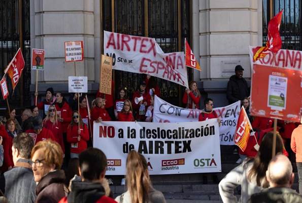 Protesta contra la deslocalización de producción de la empresa zaragozana Airtex a Rumanía.